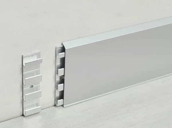 Алюминиевый плинтус Fezard Кабельный ALP-С70 Алюминий 70*10*2500 мм в Сыктывкаре