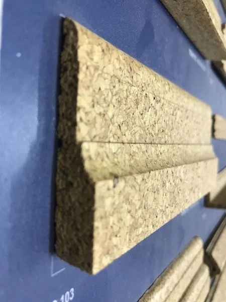 Плинтус пробковый ArtCorkDesing С 103 лакированный 12х65х910 мм в Сыктывкаре