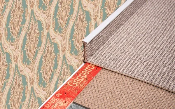 Плинтус для ковролина Korner Listwa 106 Светло-серый 2,5м (50мм) в Сыктывкаре