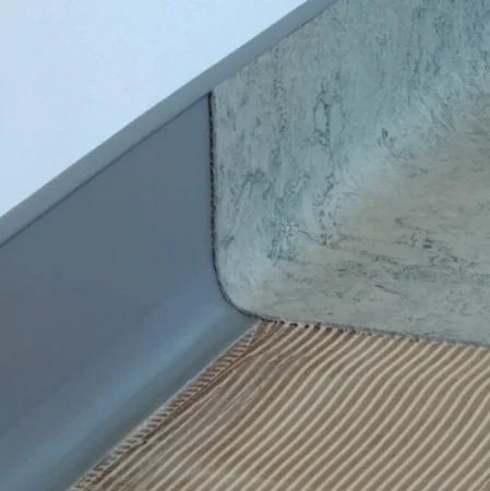 Коннелюрный односоставной плинтус Bonkeel Prof Серый (95х2700мм) в Сыктывкаре