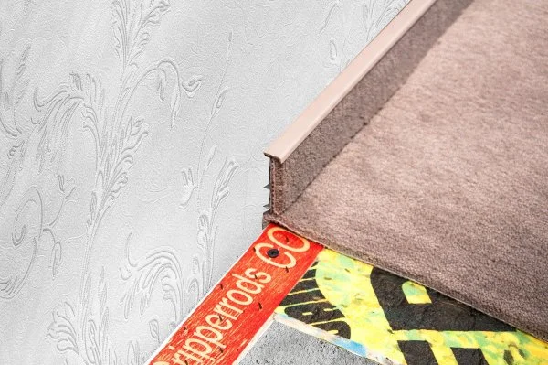 Плинтус для ковролина Korner Listwa 102 Беж 2,5м (50мм) в Сыктывкаре