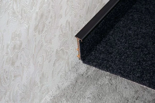 Плинтус для ковролина Korner Listwa 109 Черный 2,5м (50мм) в Сыктывкаре