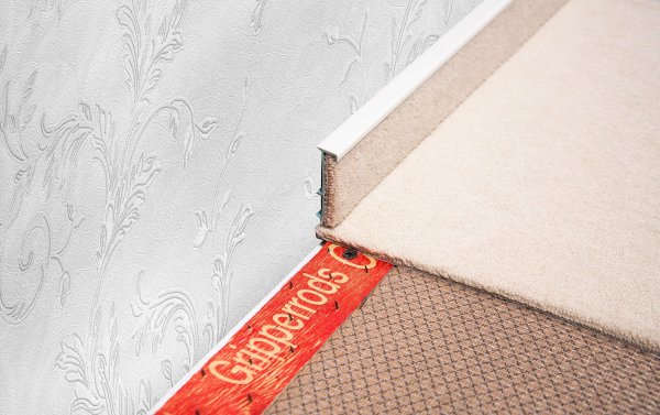 Плинтус для ковролина Korner Listwa 100 Белый 2,5м (50мм) в #REGION_NAME_DECLINE_PP#